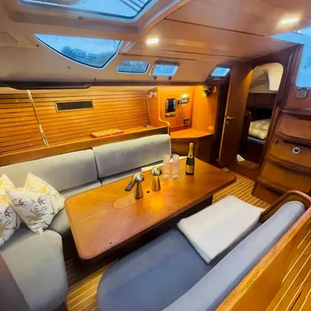 Sailboat 39ft Sleep 6 In Heart Of Centre In *