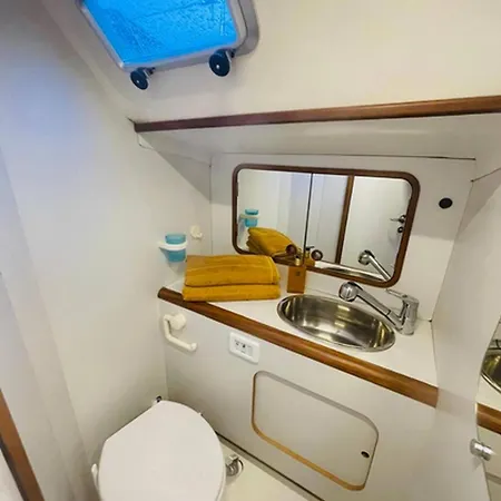 Sailboat 39ft Sleep 6 In Heart Of Centre In Semesterbostad *