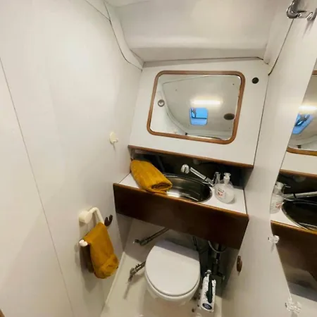 Sailboat 39ft Sleep 6 In Heart Of Centre In
