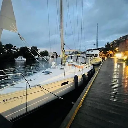 Sailboat 39ft Sleep 6 In Heart Of Centre In Semesterbostad