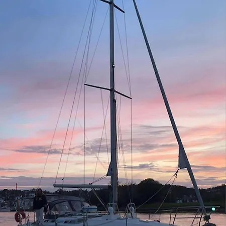 Sailboat 39ft Sleep 6 In Heart Of Centre In
