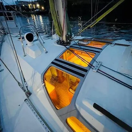 Sailboat 39ft Sleep 6 In Heart Of Centre In